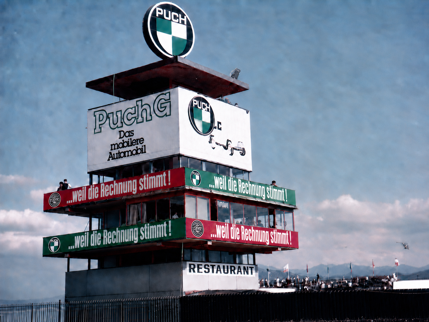 Der damalige Mediaturm am Österreichring für Presse, Zuschauer und Rennleitung